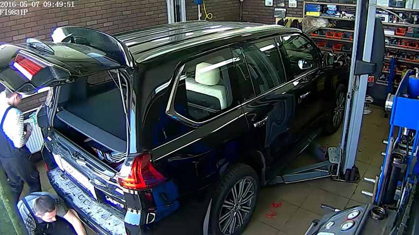 Установка фаркопа Lexus